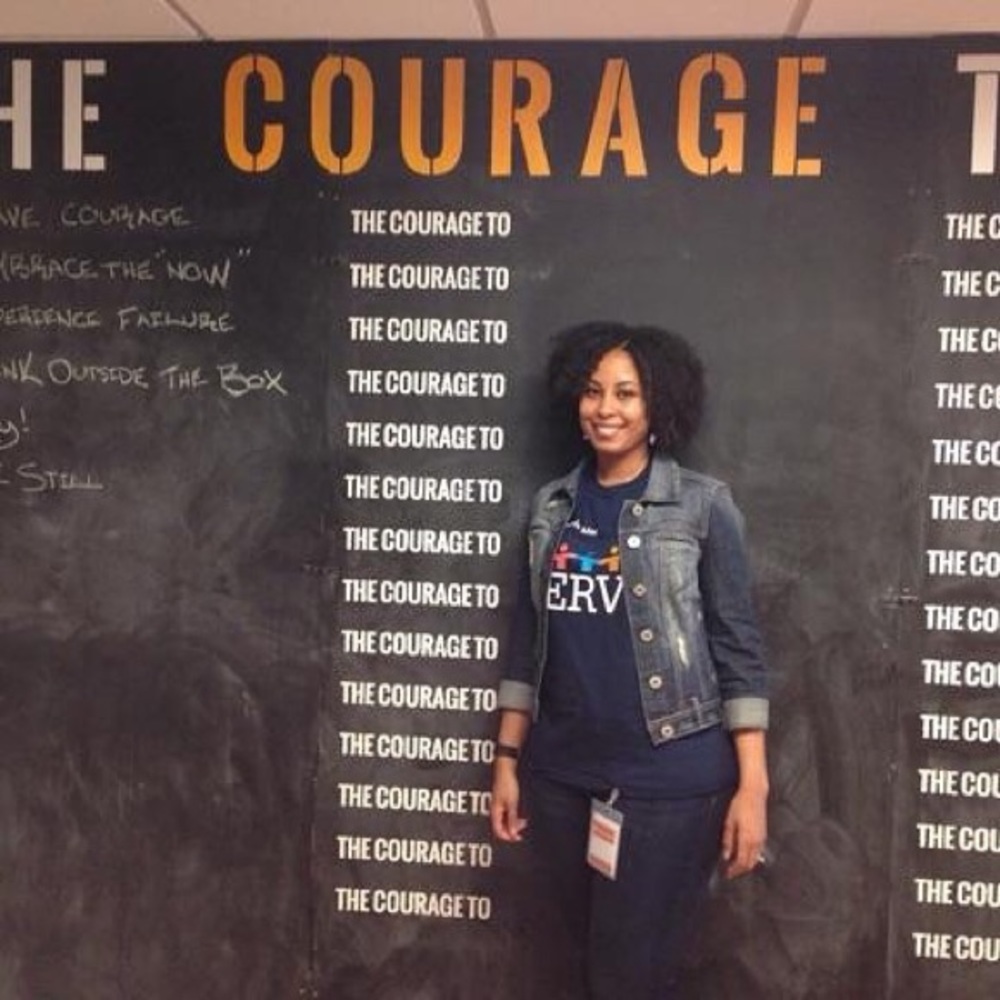 Meet your Posher, Mia a.